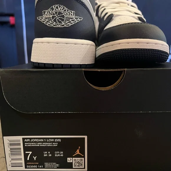 Kids' Nike Air Jordan 1 Low (GS) - Picture 3 of 3